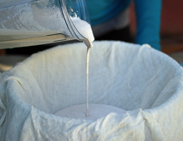 how-to-make-almond-milk-11