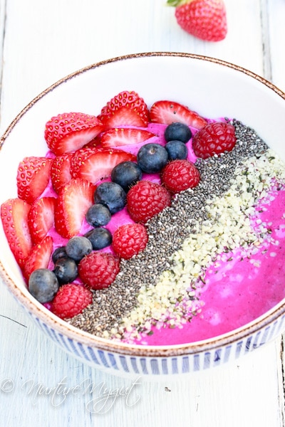 pitaya dragon fruit smoothie bowl