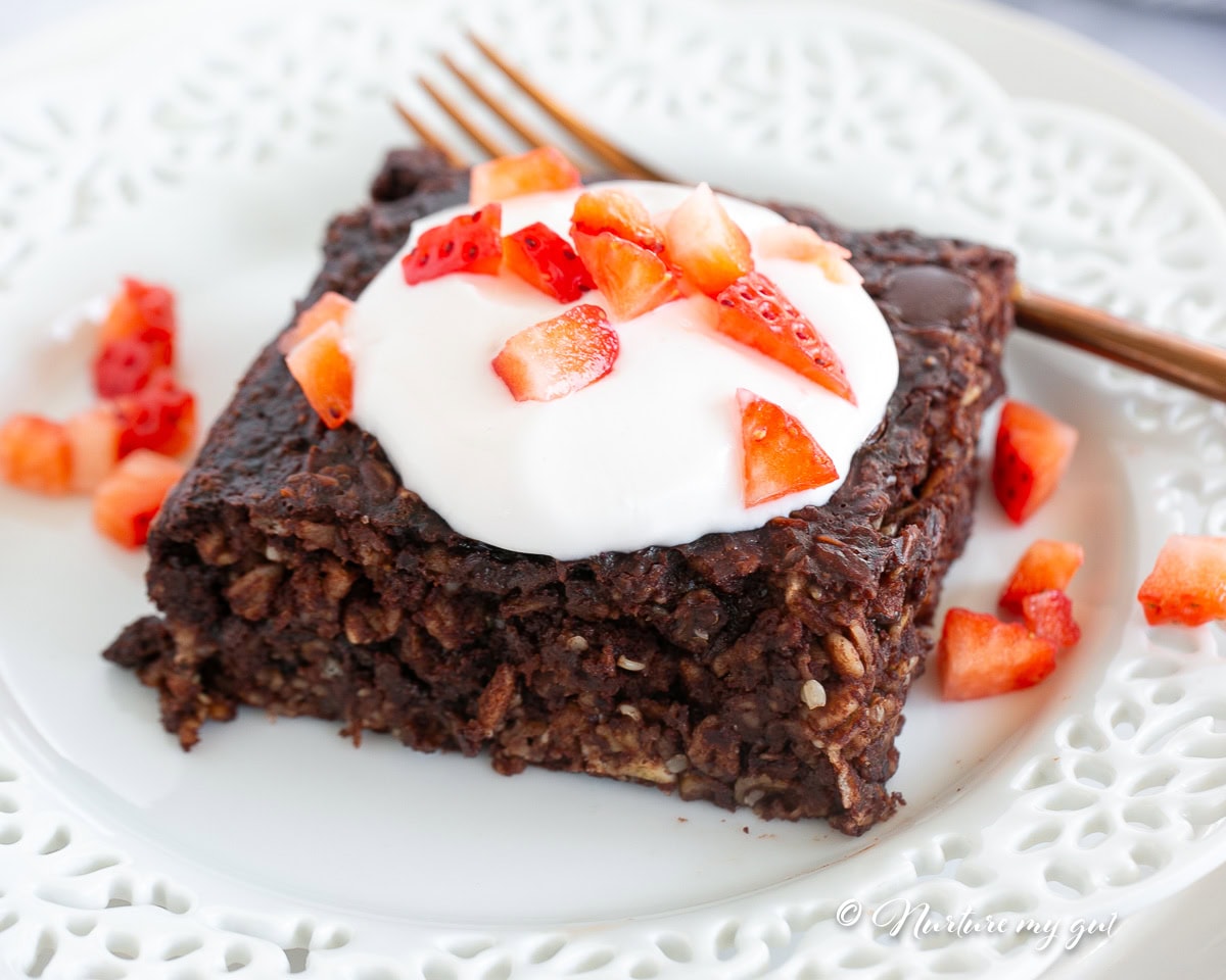 high protein oatmeal brownie bake with yogurt and strawberries